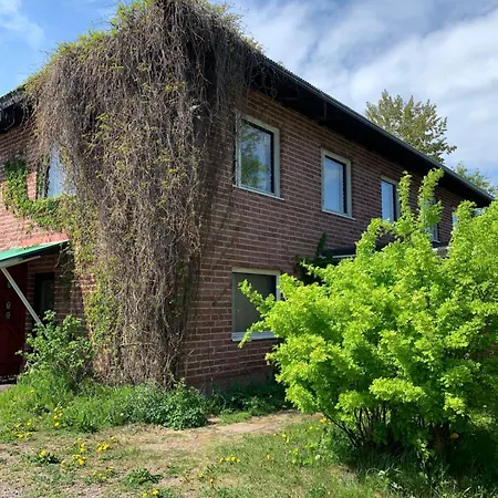 Omakotitalo Veistaemoellae Meren Rannassa Hangö