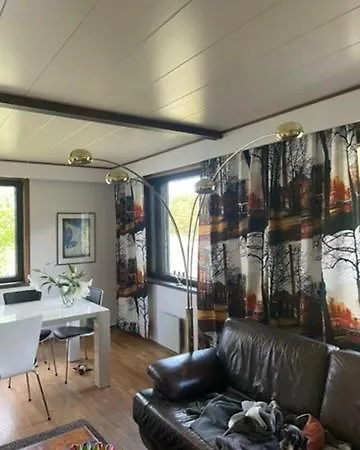 Omakotitalo Veistaemoellae Meren Rannassa Villa Hangö