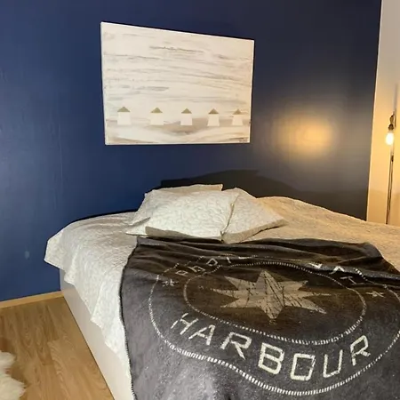 Omakotitalo Veistaemoellae Meren Rannassa * Hangö