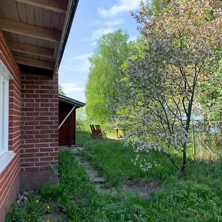 Villa Omakotitalo Veistaemoellae Meren Rannassa Hanko