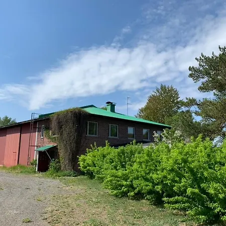 Omakotitalo Veistaemoellae Meren Rannassa *